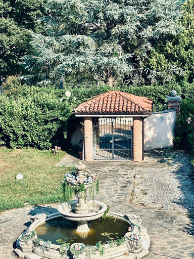 Exterior 16