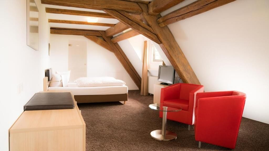 Bedroom 3, Hotel Hofgut Hohenkarpfen, Tuttlingen