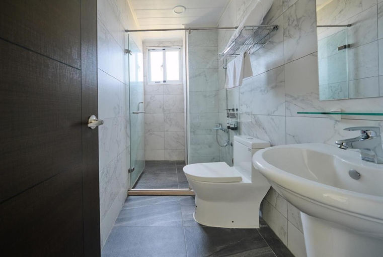 Bathroom 3, Golden Sun B&B, Pingtung