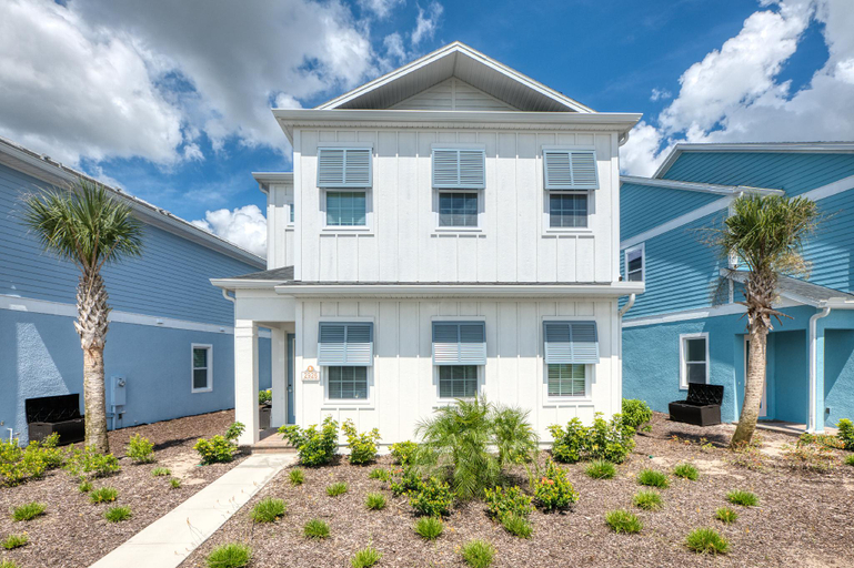 Exterior & Views