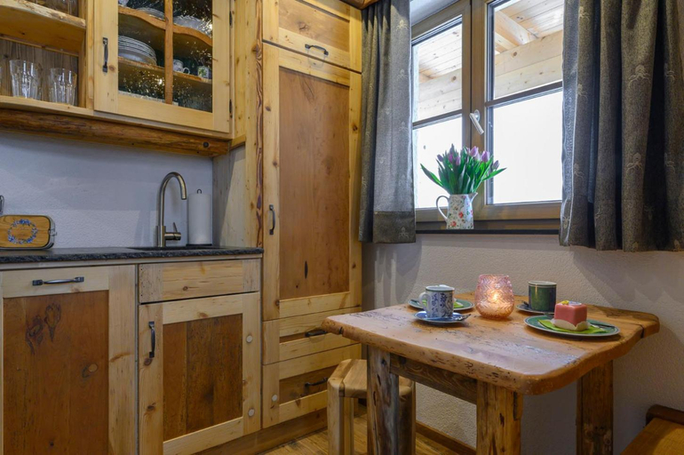 Others 5, Goiserer Chalet, Gmunden