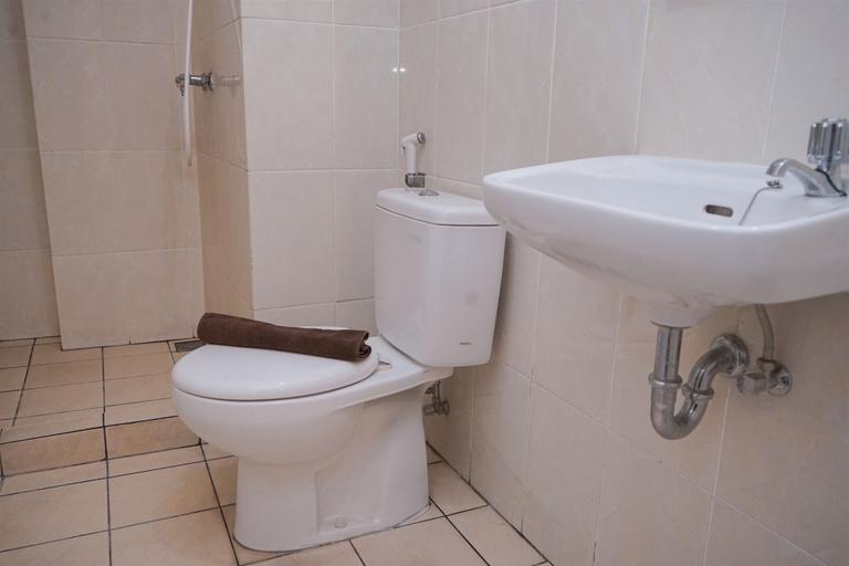 Bathroom 3, Comfy And Simple 2Br Apartment At M-Town Residence, Tangerang