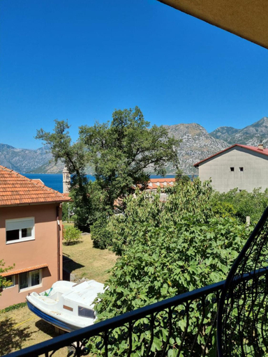 Others 4, Apartments Luka