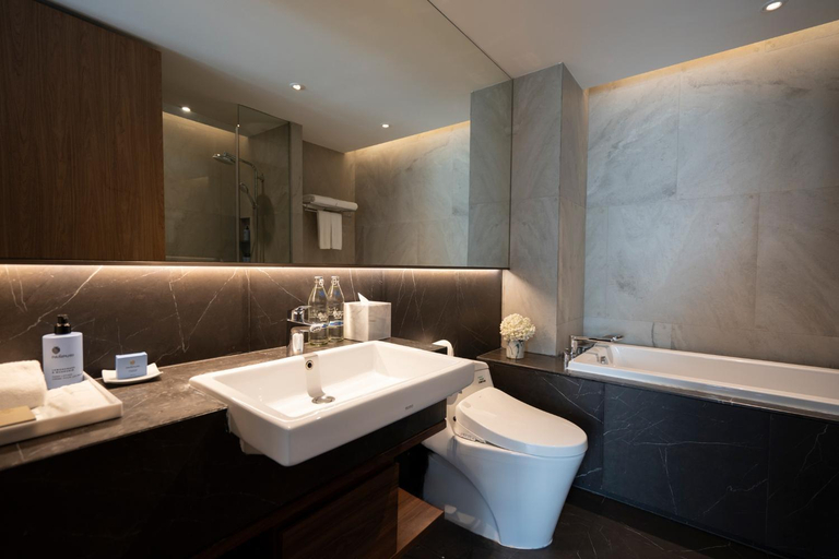 Bathroom 10