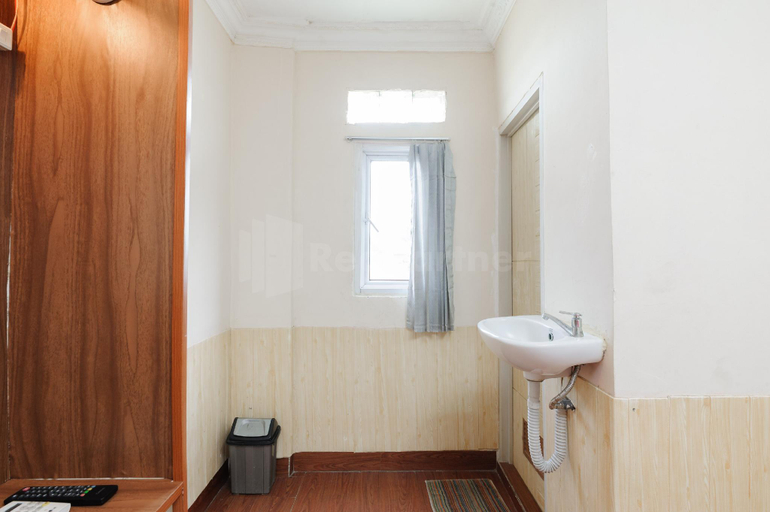 Bathroom 12