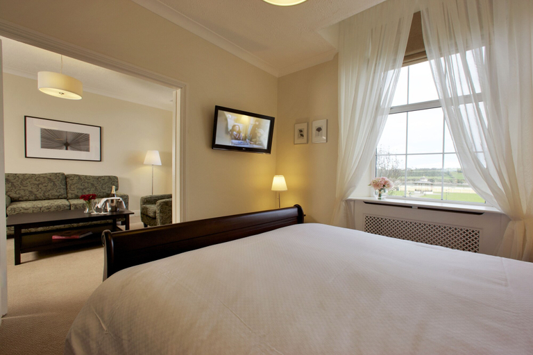 Bedroom 2, Walter Raleigh Hotel