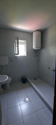 Bathroom 5, Forest House Canj