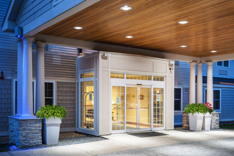 Exterior & Views
