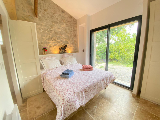 Bedroom, LODGE avec kitchinette terrasse et jardin prive clos, Lot-et-Garonne