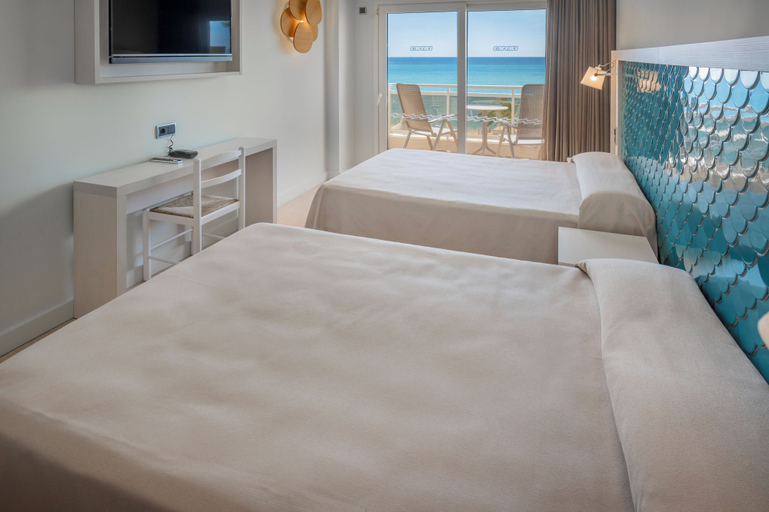 Bedroom 3, Caprici Beach Hotel & Spa, Barcelona