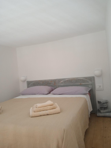 Others 5, Centralissima stanza con bagno privato, Sassari