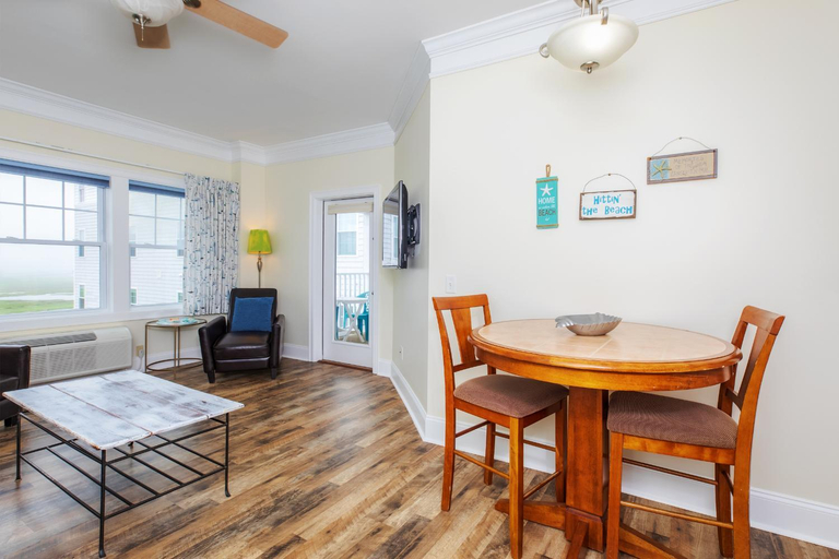 Dining Room 10