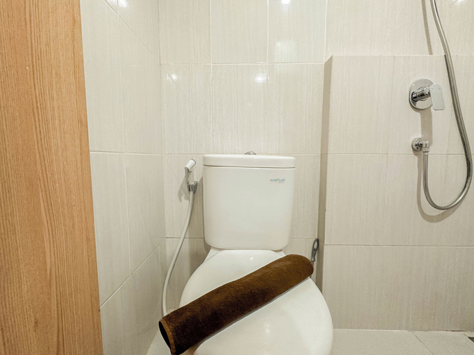 Bathroom 3, Elegant Design Studio At The City Square Surabaya Apartment, Surabaya