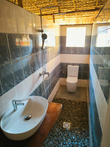 Bathroom, Bungalow Soa Majunga, Boeny