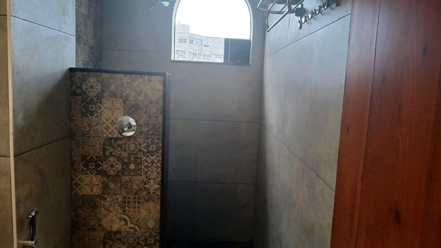 Bathroom 2, PPH Living Rajathagiri Palace Premium Rooms, Bangalore