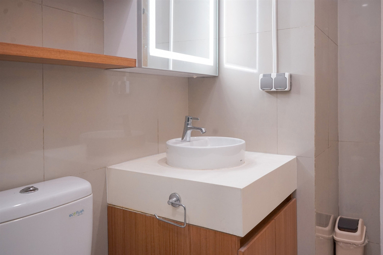 Bathroom 3, Modern And Comfy 1Br Apartment Tree Park City Bsd, Tangerang