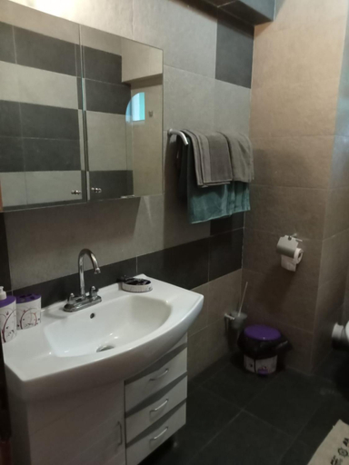 Others 5, apartament bloc joylife 18, Costinesti