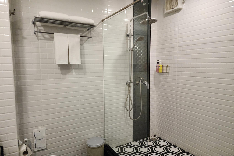 Bathroom 13