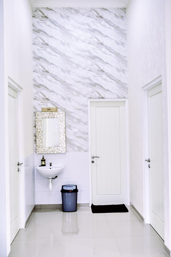 Bathroom 2, Villa SKY Jade, Malang