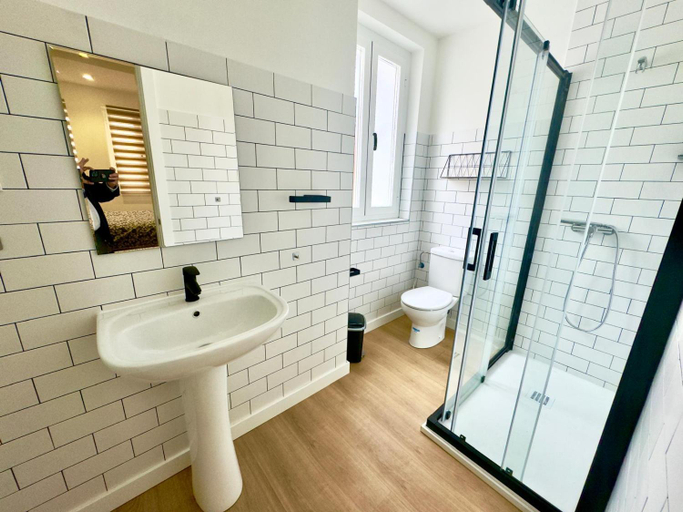 Bathroom 3, bcool, Vizcaya