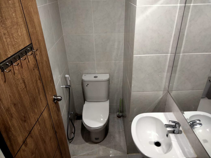 Bathroom 5, Delft Apartement Cpi Makassar Sulawesi Selatan, Makassar