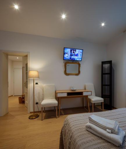 Others 5, Interno 711, Udine