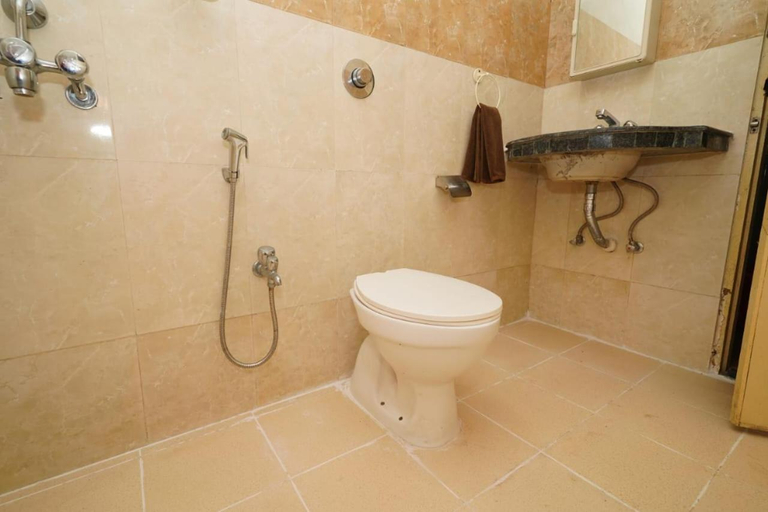 Bathroom 2, Four Seasons GuestHouse, South Goa