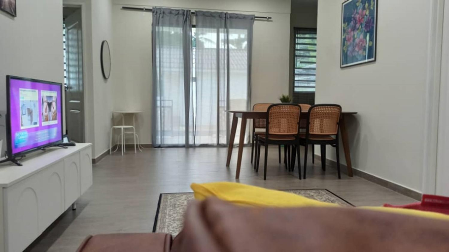 Bedroom 3, Zulanie's The Pool Cottage near D'Aur Beach, Bachok with WiFi and Netflix, Bachok