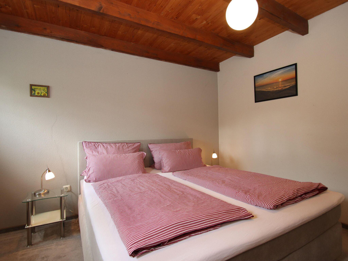 Bedroom 2, Ferienwohnungen in Strackholt, Aurich