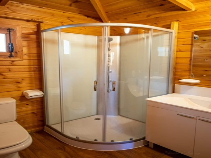 Others 5, Wooden chalet with parking, Tarragona
