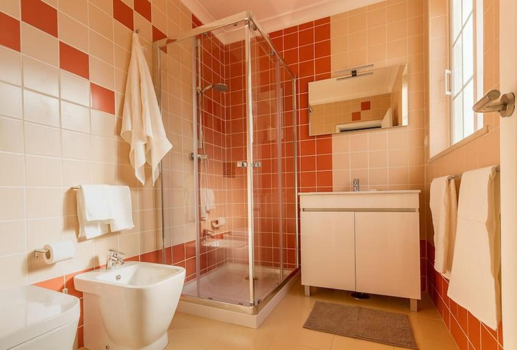 Bathroom 5, Lagos Suite, Lagos