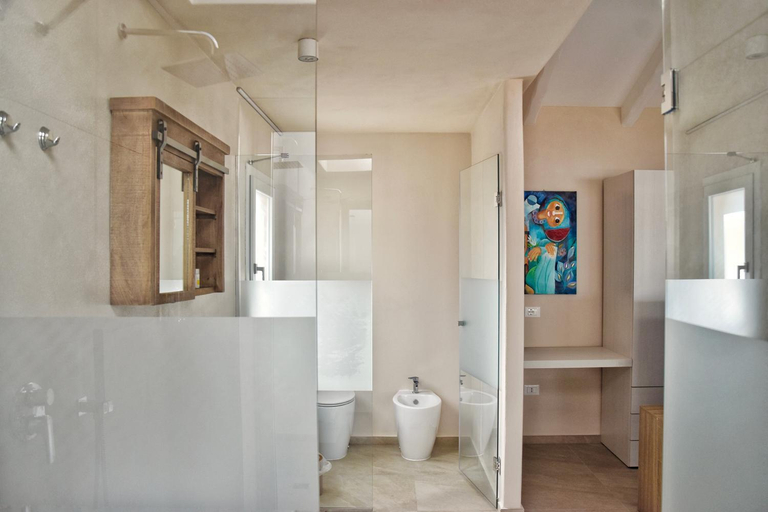 Bathroom 3, Is Cheas wine farm boutique hotel, Oristano