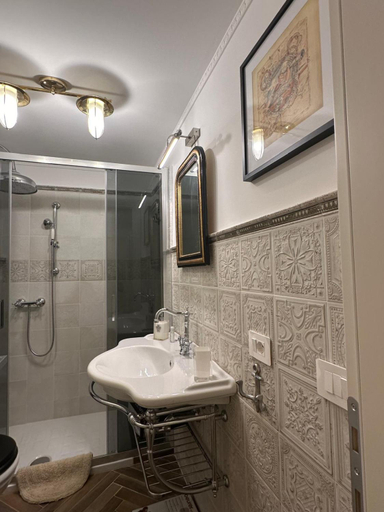 Others 5, Regal House Anzio Manetti 16, Roma