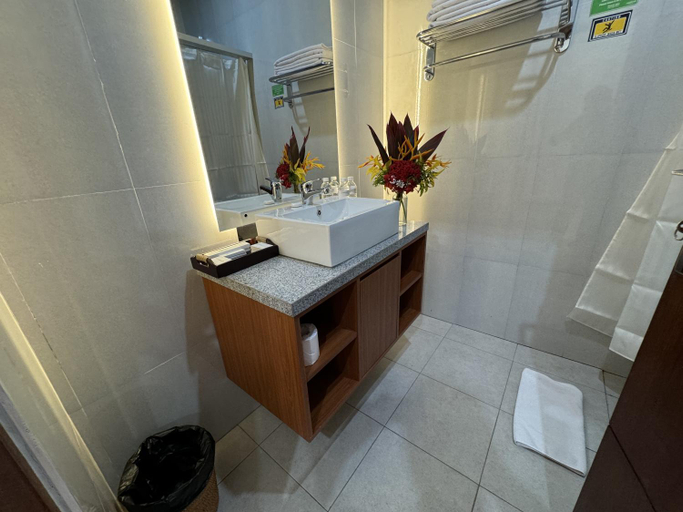 Bathroom 16