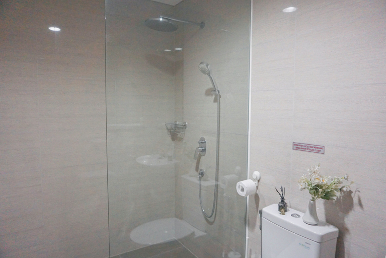 Bathroom, Brand New And Spacious 2Br At Ciputra International Apartment, West Jakarta