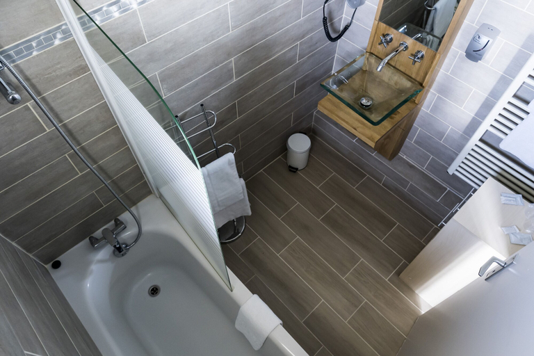 Bathroom 3, Le Relais du Lac, Landes