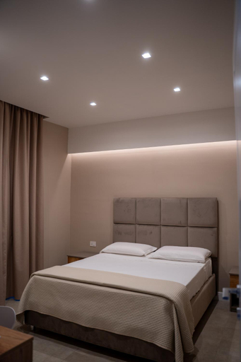 Bedroom 2, Freedom, Napoli