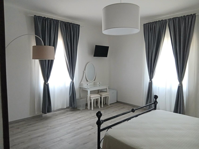 Bedroom 2, Euphoria Guest House, Latina