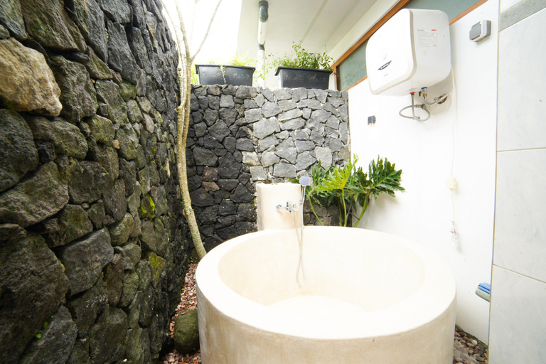 Bathroom 5, Ubu Villa Little Haven, Sleman