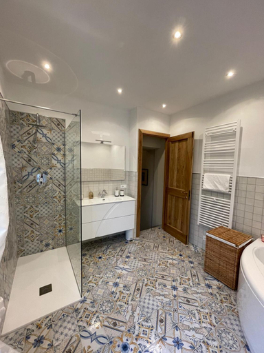 Bathroom 2, ShaLeo Holiday Home, Pistoia
