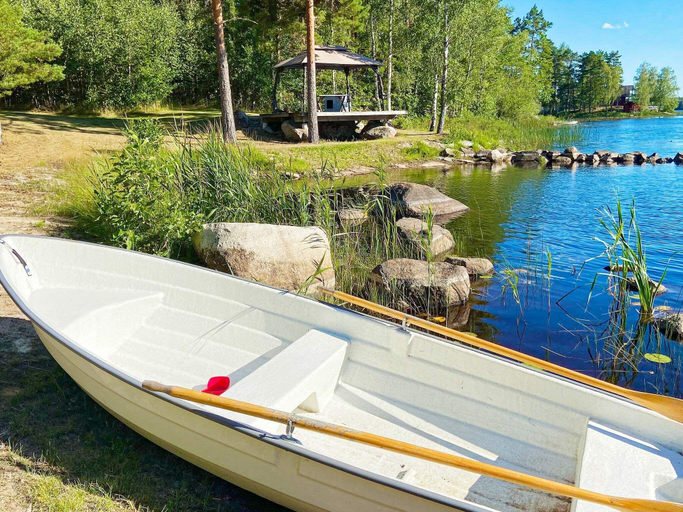 Sport & Beauty 4, Idyllic Getaway with Private Beach, Högsby