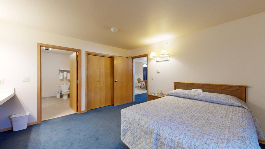 Bedroom 2, Western Executive Inn, Yellowstone