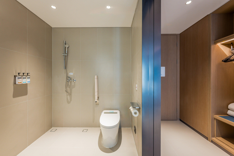 Bathroom 7
