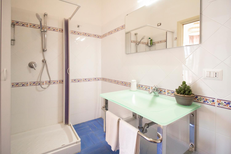 Others 2, LA CASA DEL SOLE - Beachfront B&B - Anzio, Roma