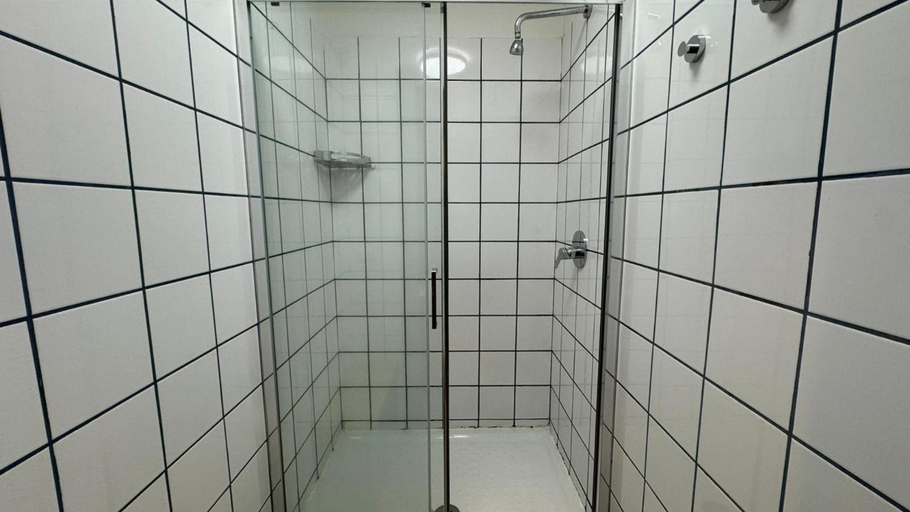 Bathroom 4, La Controra Hostel, Napoli