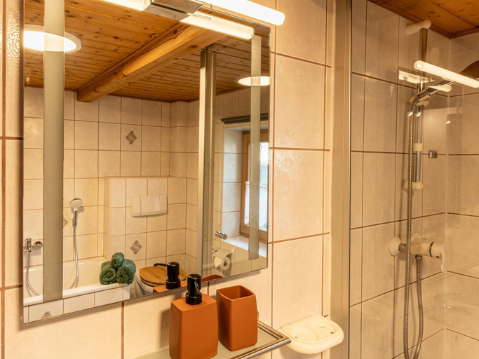 Bathroom 4, Historic farmhouse 200 years old meets new, Kufstein
