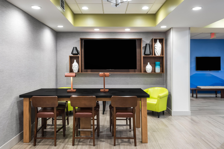 Public Area, Holiday Inn Express & Suites BARTOW by IHG, Polk