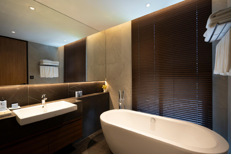 Bathroom 16