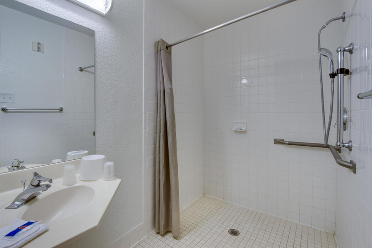 Bathroom 4, Motel 6 Tempe, AZ - Scottsdale South, Maricopa