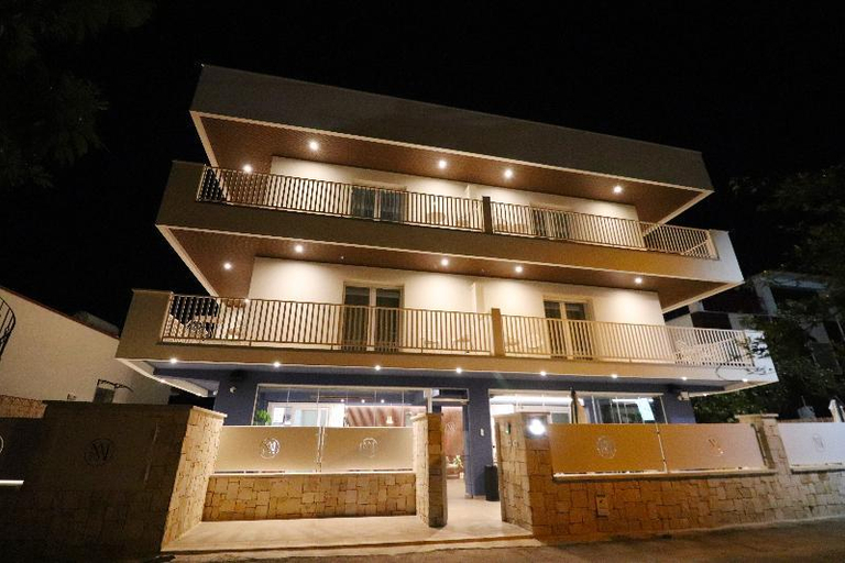 Others 5, Hotel Mhami, Taranto